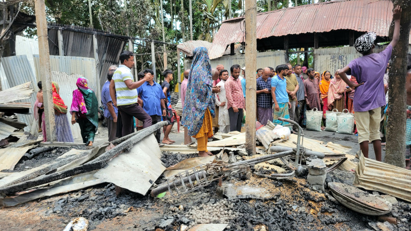 কুড়িগ্রামে ভয়াবহ অগ্নিকান্ডে দুই পরিবারের ৬টি বসত ঘর পুড়ে ছাই