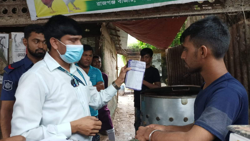 মুরগীতে ওজনে কম দেয়ায় চার প্রতিষ্ঠানকে ২৫ হাজার জরিমানা