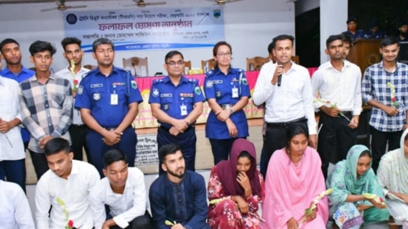 নওগাঁয় মেধা ও স্বচ্ছতার ভিত্তিতে পুলিশে চাকরি পেলেন ৩৬ জন