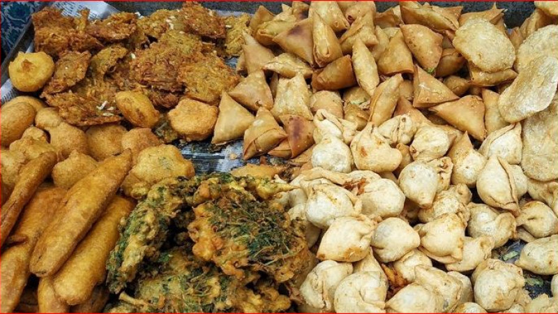 ফুটপাতে খাবার বিক্রি বন্ধে আইনি নোটিশ