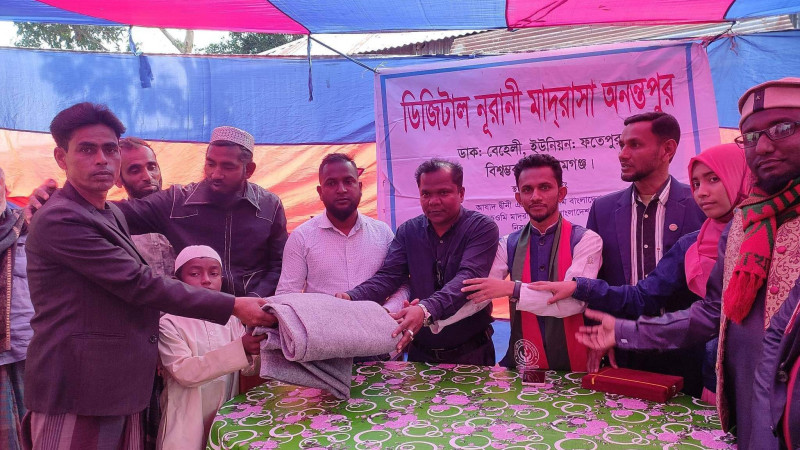 উপজেলা প্রশাসনের পক্ষ থেকে শিক্ষার্থীদের মাঝে শীতবস্ত্র বিতরণ
