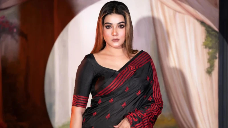 এবার গায়িকা মাহিকে দেখা গেল নেটদুনিয়ায়