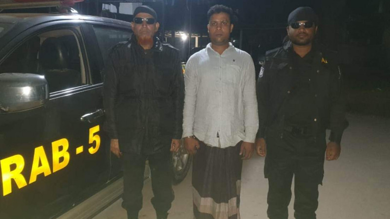 নওগাঁয় র‍্যাবের অভিযানে বিদেশী পিস্তল ও হিরোইন সহ যুবক আটক