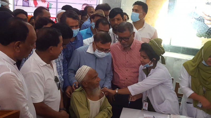 বোস্টার ডোজ টিকা দেয়ায় বাংলাদেশের কোথাও কোন ধরনের সমস্যা হয়নি
