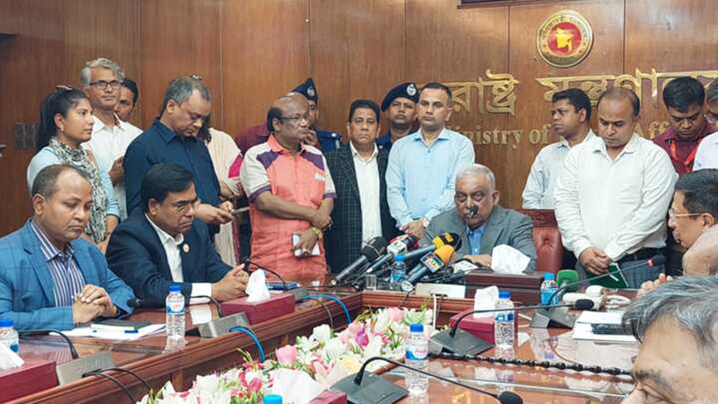 জনমনে স্বস্তি না ফেরা পর্যন্ত কারফিউ চলবে - স্বরাষ্ট্রমন্ত্রী