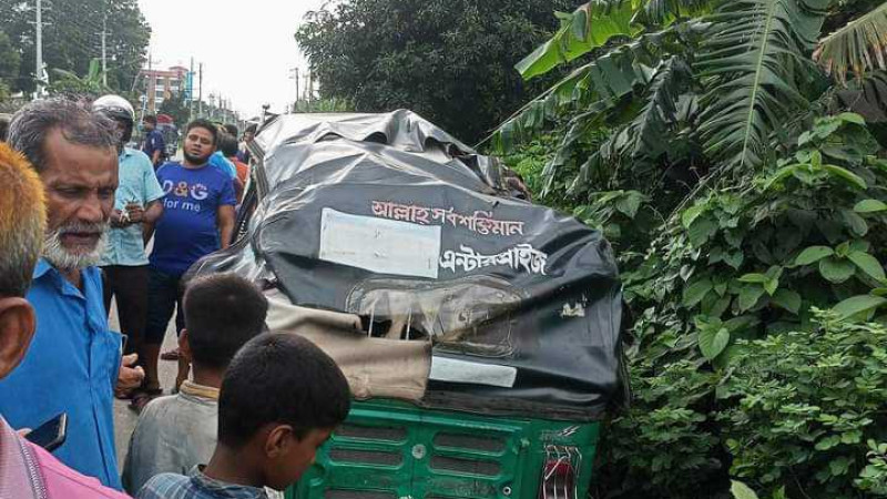 বাস-সিএনজি সংঘর্ষে পিতা-পুত্র নিহত