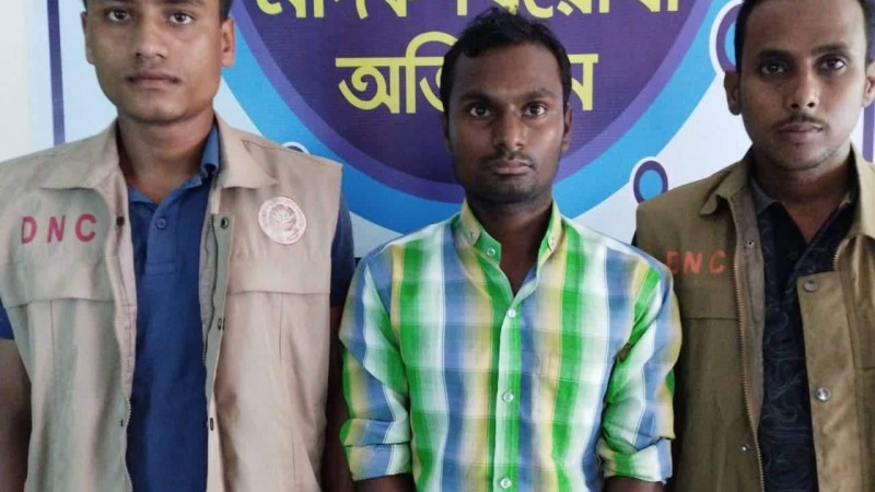 ফুলবাড়িতে এক, হাজার পঞ্চাশ পিচ ইয়াবা সহ ব্যবসায়ী আটক