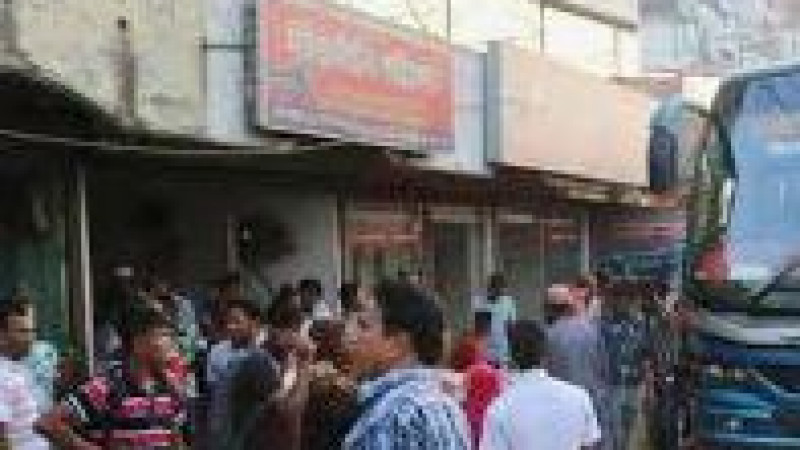 ঈদে বাড়ি ফেরা যাত্রীদের অতিরিক্ত ভাড়া আদায়