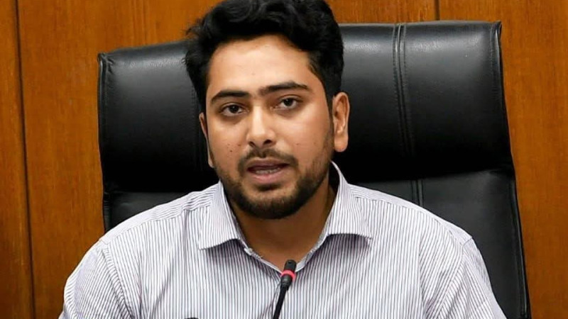কারা ক্ষমতার ভাগ বাঁটোয়ারা করতে চাইছে