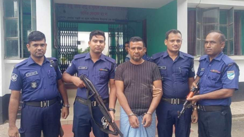 ধামরাইয়ে জমি নিয়ে দ্বন্দ্বে ছোট ভাইকে কুপিয়ে হত্যা,বড় ভাই আটক