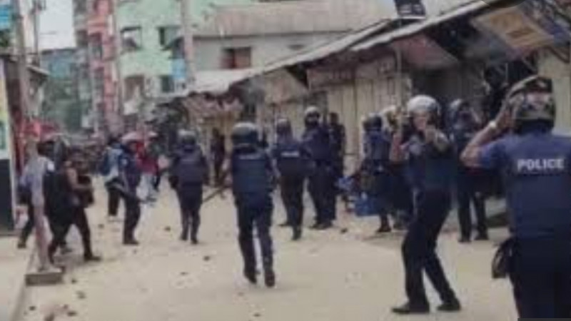 নারায়ণগঞ্জে পুলিশের ওপর হামলা মামলায় ৩২ জন গ্রেপ্তার