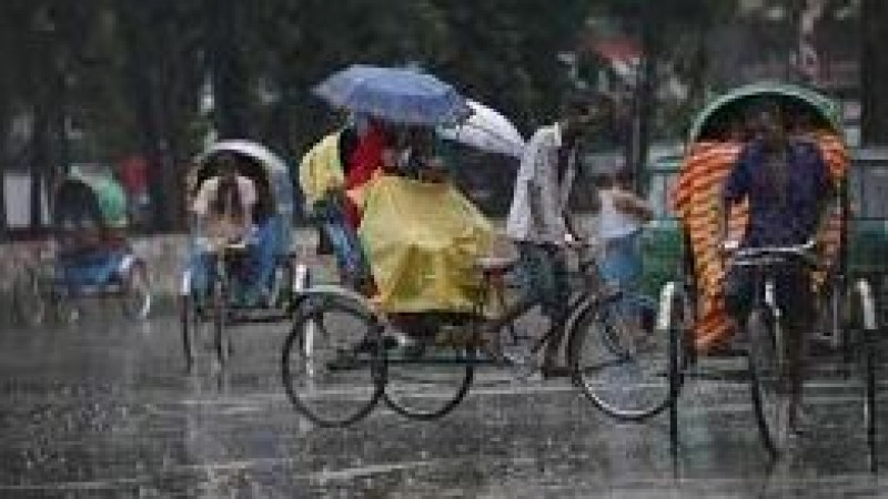 রাজধানীতে সকাল এল বজ্রসহ শিলাবৃষ্টি নিয়ে