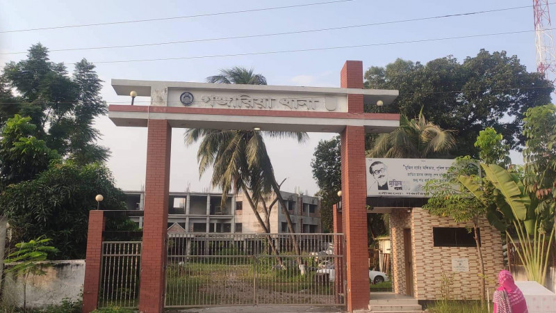 গজারিয়ায় ম্যাগনাম স্টিল মিলসের ক্রেন পড়ে শ্রমিক নিহত