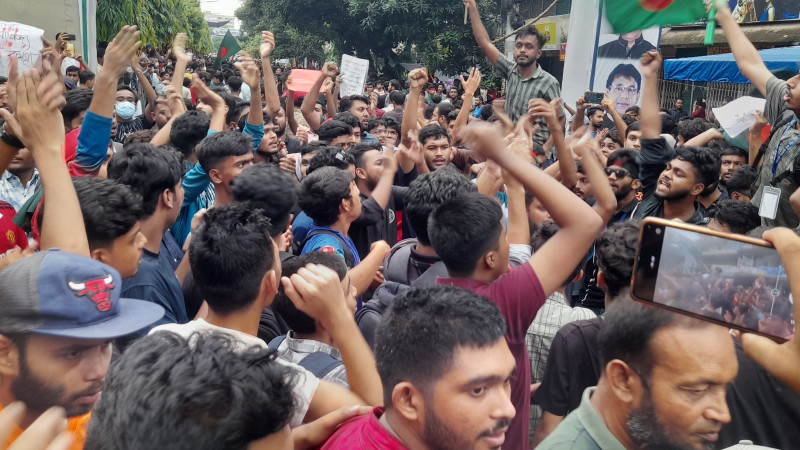 রাজবাড়ীতে বৈষম্যবিরোধী ছাত্র আন্দোলনের বিক্ষোভ, ছাত্রলীগ ও যুবলীগের ধাওয়া
