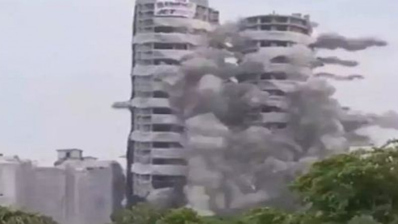 গুড়িয়ে দেয়া হলো ভারতের টুইন টাওয়ার