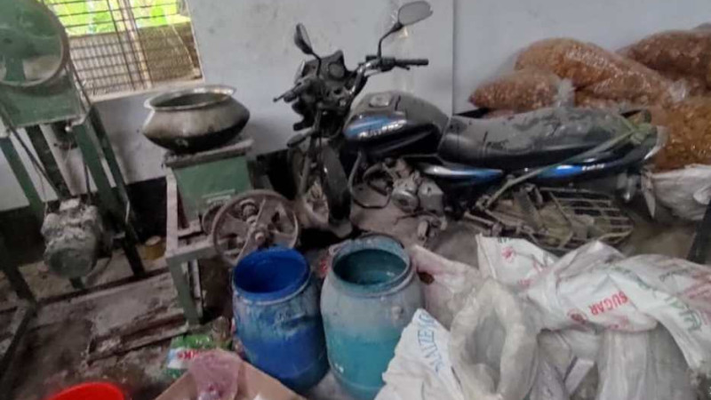 অস্বাস্থ্যকর পরিবেশে কেক, বিস্কুট উৎপাদন করায় ৫টি প্রতিষ্ঠানের জরিমানা