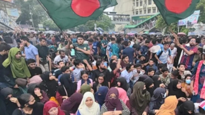 কোটা বাতিলের দাবিতে শিক্ষার্থীদের আন্দোলনে অচল শাহবাগ