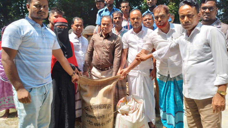 ইটনায় ভিজিডির চাল বিতরন