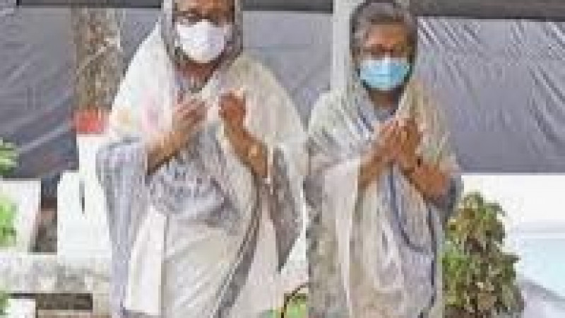 পরিবারের শহীদদের কবর জিয়ারত করলেন প্রধানমন্ত্রী