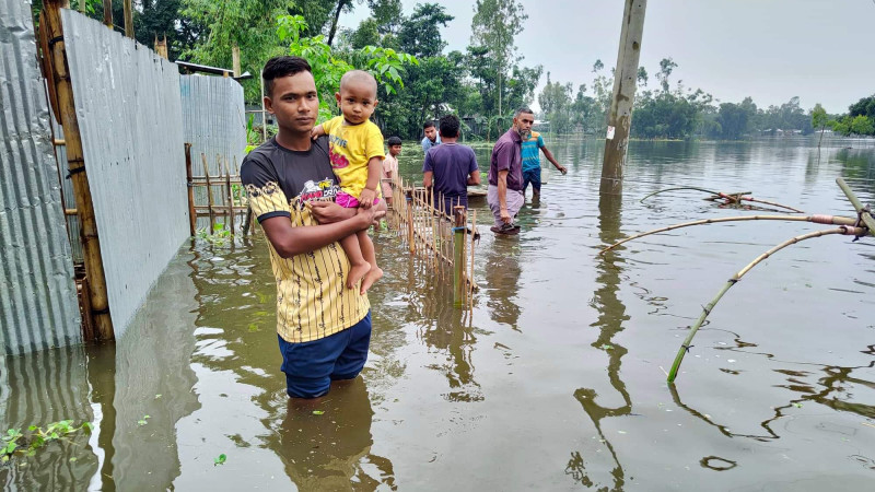 কমতে শুরু করেছে তিস্তার পানি অপরিবর্তিত ধরলা বন্যা পরিস্থিতি