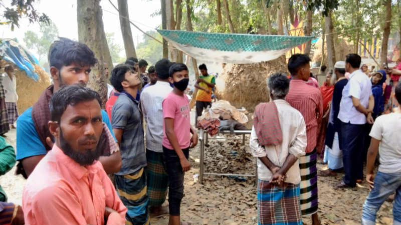 সিরাজগঞ্জে নিজ বাড়ি থেকে বাবা-মেয়ে লাশ উদ্ধার