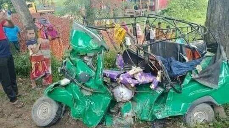 কু‌মিল্লায় বিয়ের অনুষ্ঠানে যাওয়ার পথে ট্রাক চাপায় প্রাণ গেল দাদি নাতির