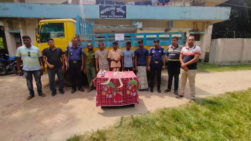 সিরাজগঞ্জে ডাকাতির প্রস্তুতিকালে ৫ সদস্য আটক