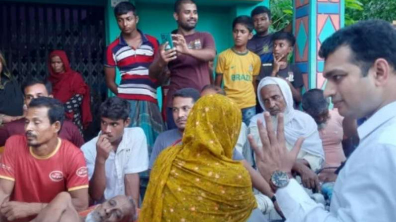 বাড়ির ফটকে লিখা 'মা-বাবার দোয়া' সেই বাড়িতেই ঠাই হয়নি বৃদ্ধ বাবা মার