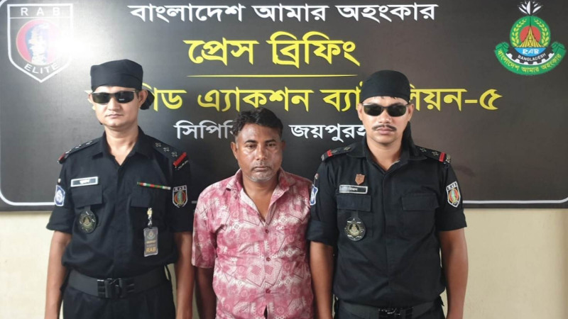 র‌্যাবের অভিযানে ১ হাজার ২০ লিটার বাংলা মদ উদ্ধার, একজন আটক