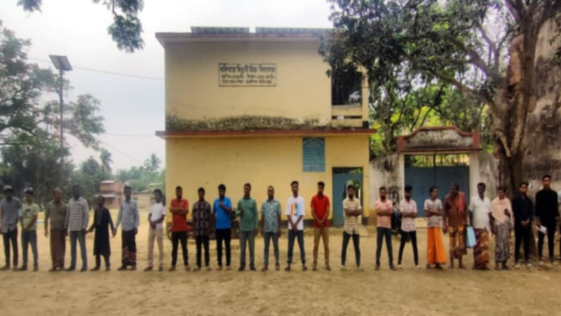 নওগাঁয় প্রধান শিক্ষকের বিরুদ্ধে স্কুলের  টাকা আত্মসাতের অভিযোগ