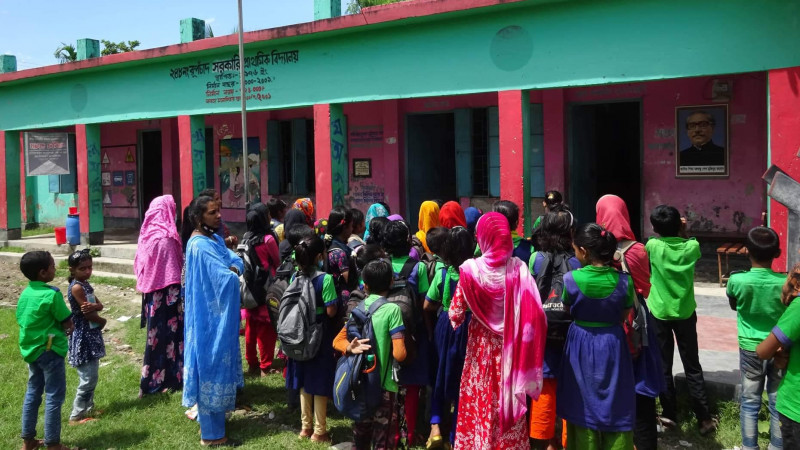 মোরেলগঞ্জে স্কুল ভবনের ছাদ খসে পড়ার আশংঙ্কা