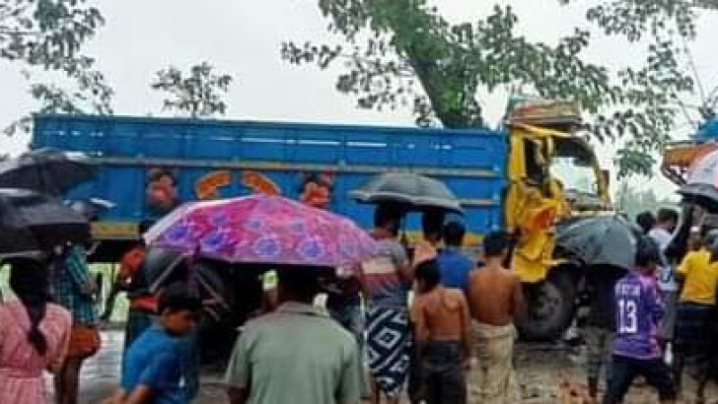 জয়পুরহাটের ক্ষেতলালে সড়ক দূর্ঘটনায় ট্রাক চালকের মৃত্যু