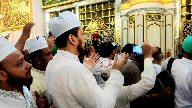 নবীজি সল্লাল্লাহু আলাইহি ওয়াসাল্লাম হাযির-নাযির প্রসঙ্গ