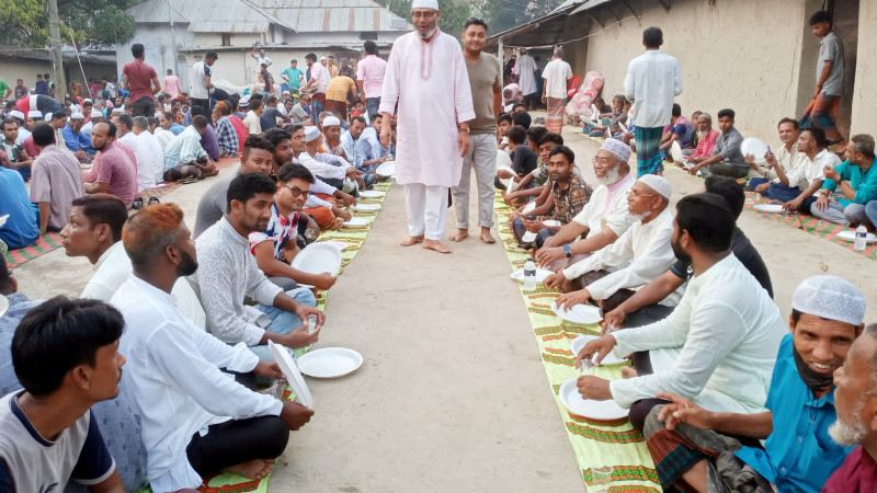 রাণীনগরে বিএনপি ও যুবদল নেতার উদ্যোগে ইফতার মাহফিল