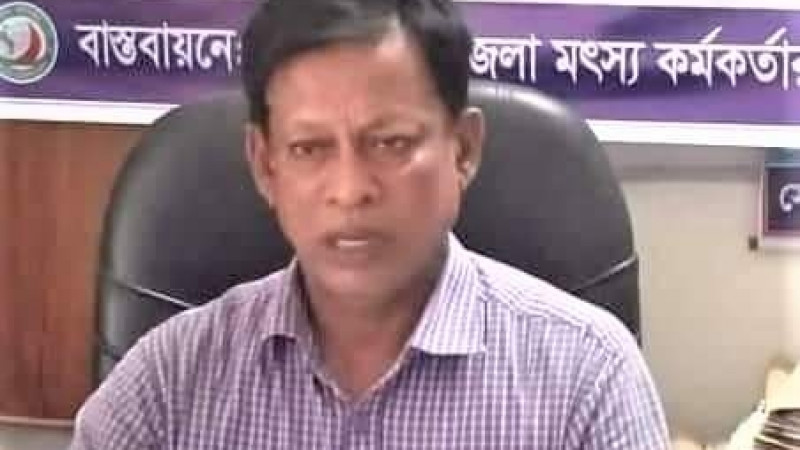 জেলেদের কাছ থেকে মাসোহারা নেয়ার অভিযোগ
