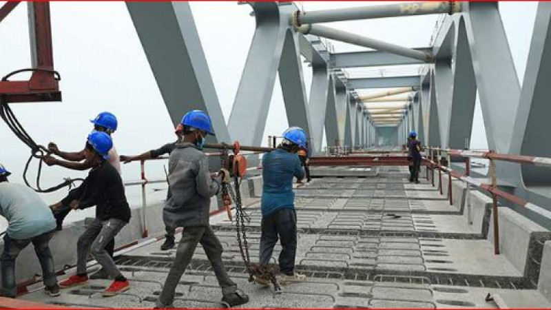 পদ্মা সেতুতে রেল লাইনের কাজ শেষ দিকে