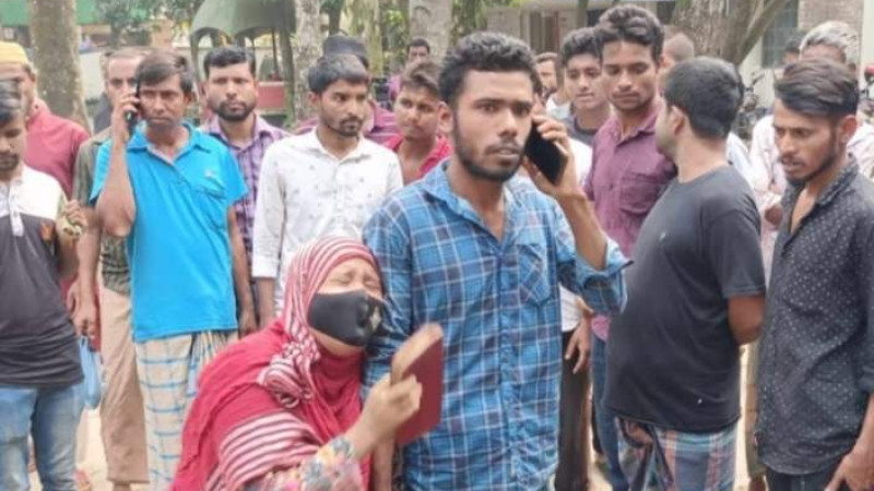 দুই বাসের ধাক্কা নারী সহ ৫ জন নিহত