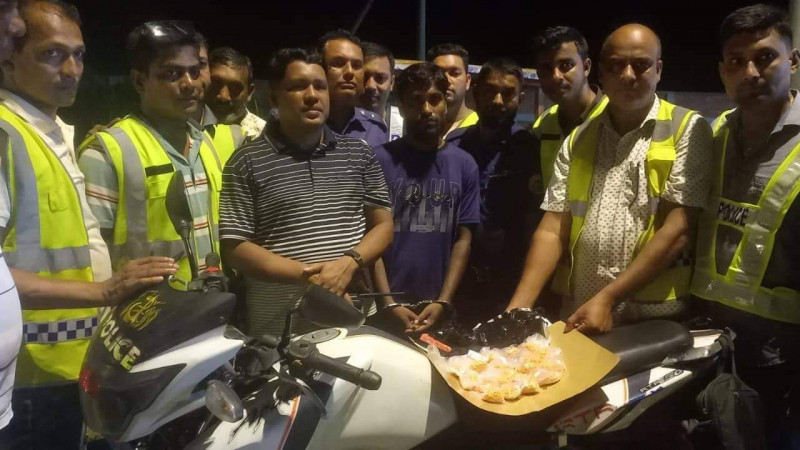 ৩ হাজার ৭শ' ৫৫ পিস ইয়াবাসহ যুবক আটক।