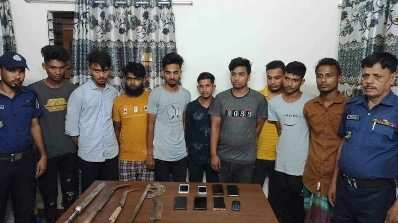 সোনারগাঁয়ে মহাসড়কে ডাকাতিকালে ৯ জন গ্রেফতার,  দেশীয় অস্ত্র উদ্ধার