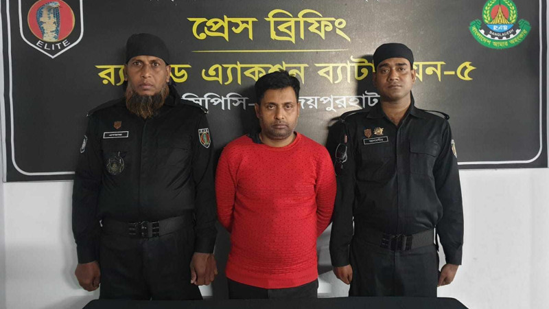 নওগাঁয় র‌্যাবের অভিযানে ইয়াবা ট্যাবলেট সহ এক যুবক আটক