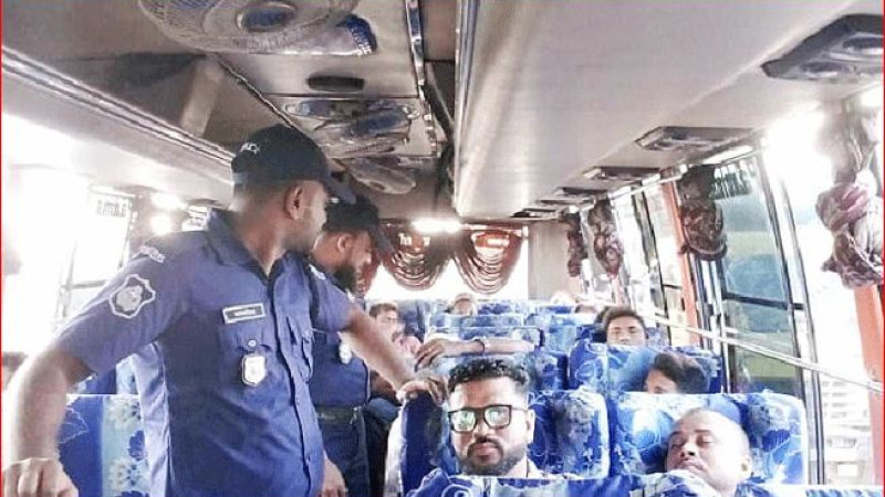 ঢাকা-চট্টগ্রাম মহাসড়কে পুলিশের তল্লাশি