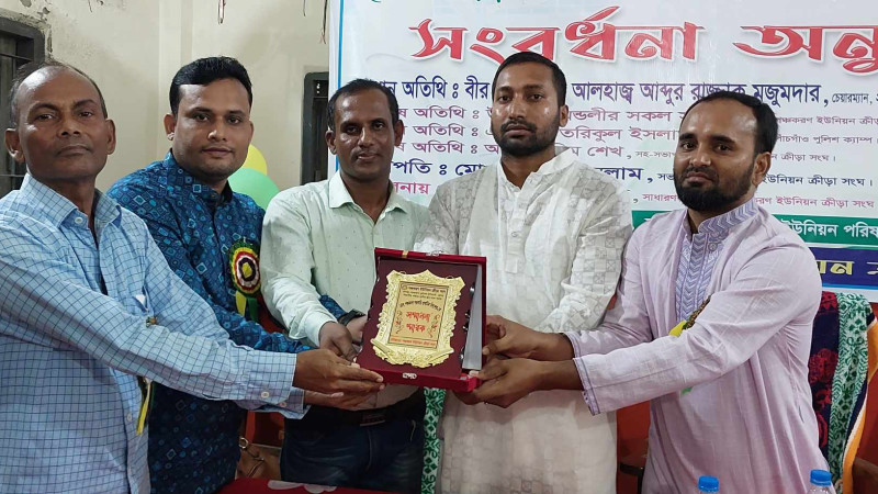 বঙ্গবন্ধু গোলকাপ টুর্নামেন্টে বিভাগীয় পর্যায়ে ৩য় স্থান লাভ করায় মোরেলগঞ্জে সংবর্ধণা