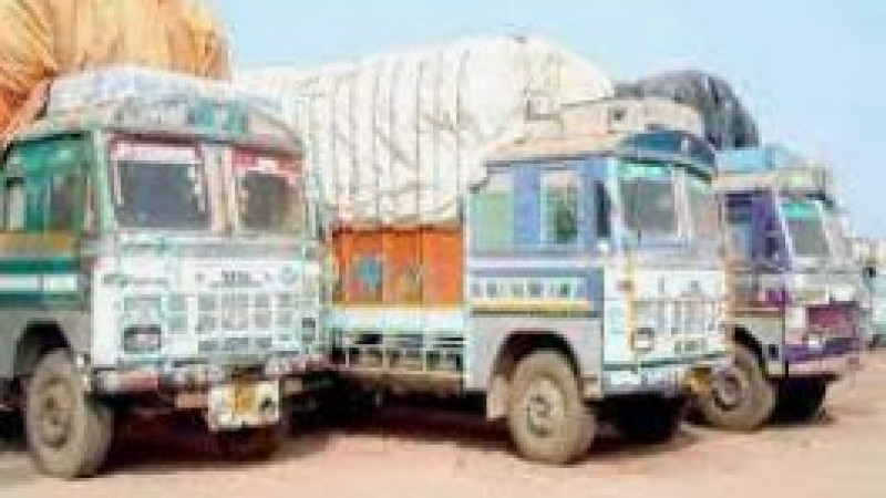বেনাপোলে পচনশীল পণ্যসহ আটকা শত শত ট্রাক