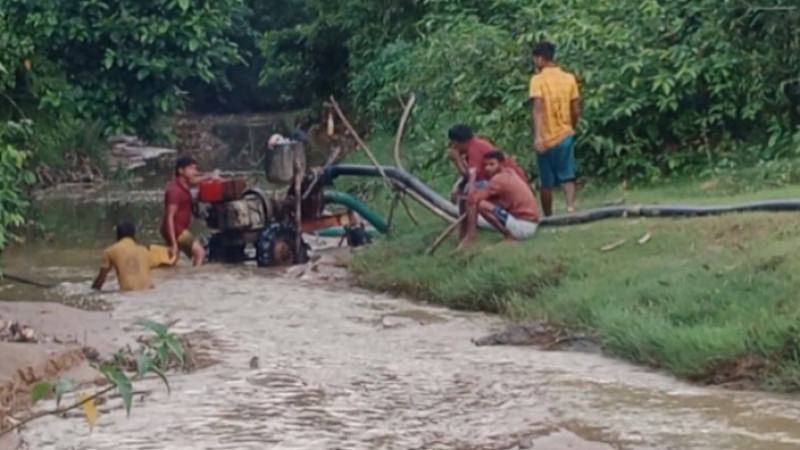 রাত-দিন চলে ড্রেজার মেশিন; উখিয়ায় বেপরোয়া সরওয়ার সিন্ডিকেট!