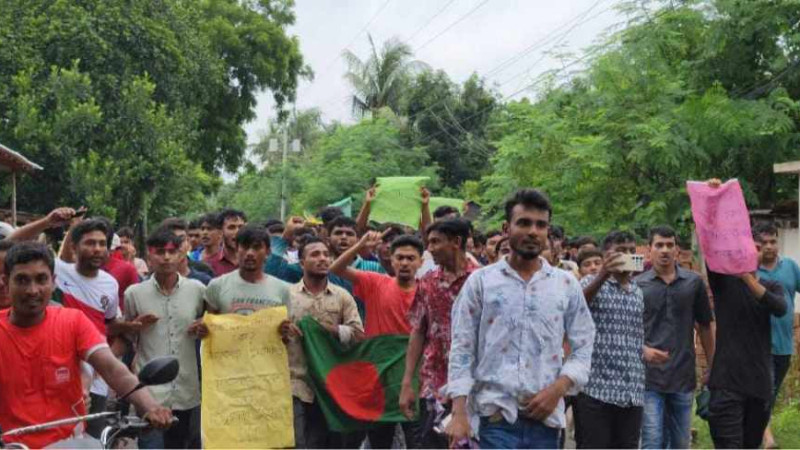 লালপুরে শিক্ষার্থীদের বিক্ষোভ, পাল্টা অবস্থানে আওয়ামী লীগ