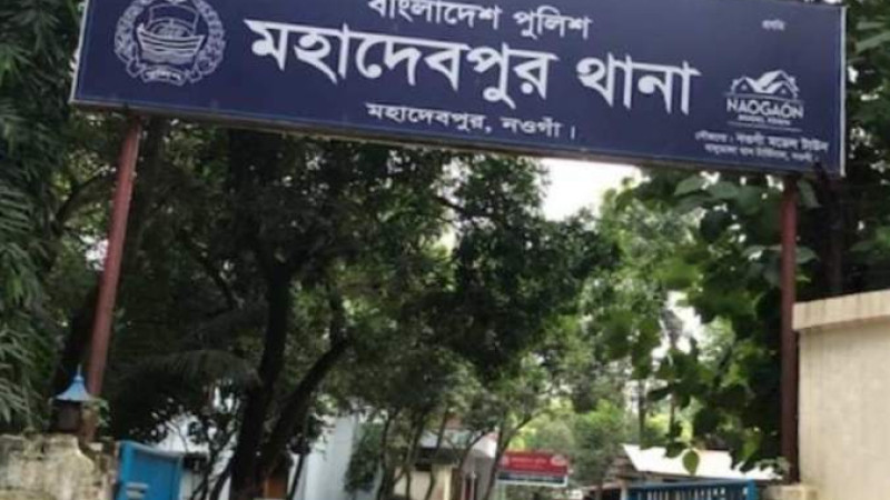 নওগাঁয় রাস্তা থেকে ওঠিয়ে মাঠে নিয়ে গৃহবধূকে ধর্ষণ,অভিযুক্ত আটক