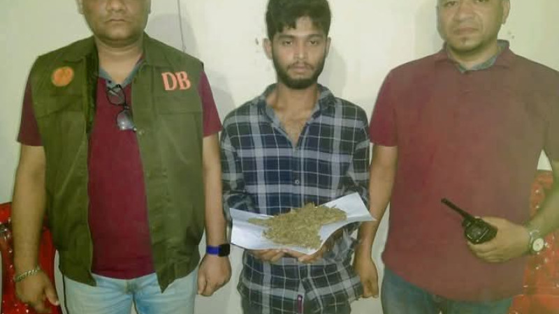 ঝালকাঠিতে গাঁজাসহ আটক -১ মূল হোতা পলাতক