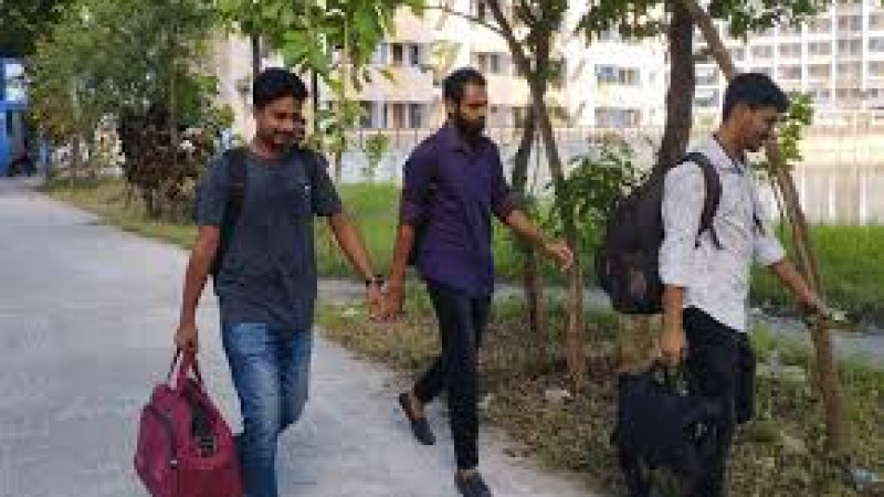 হল ছাড়ার নির্দেশে ফাঁকা হচ্ছে ঢাকা বিশ্ববিদ্যালয়