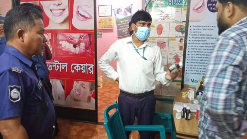 ডাক্তার না হয়েও পদবী ব্যবহার, অর্ধ লাখ টাকা জরিমানা