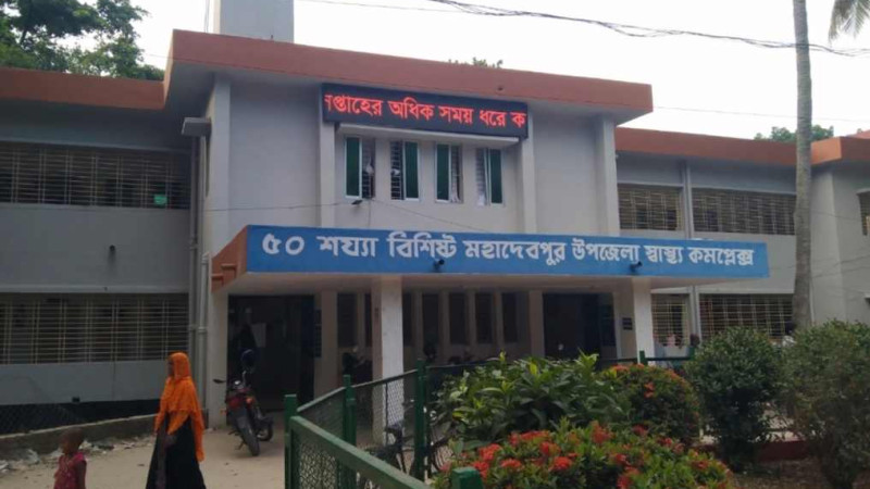 নওগাঁয় মাটির বাড়ির দেওয়ালে চাপা পড়ে দু' নারীর মৃত্যু